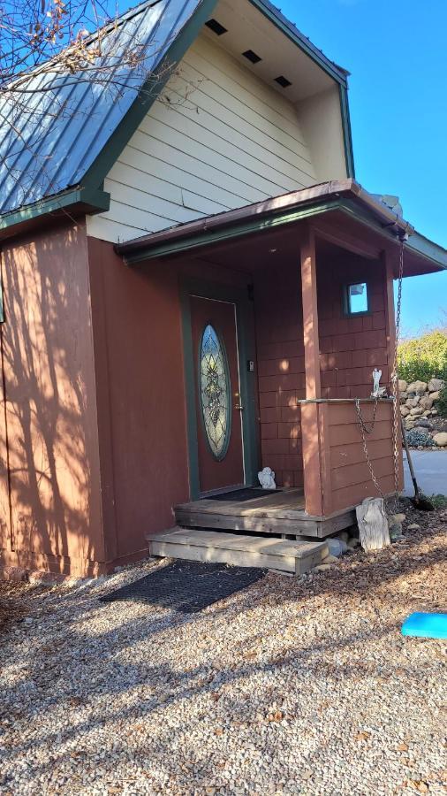Angel Cottage With A Sauna Or The Cozy With A Jacuzzi Tub, Both Are Studios With A View Of Маунт-Шаста Экстерьер фото